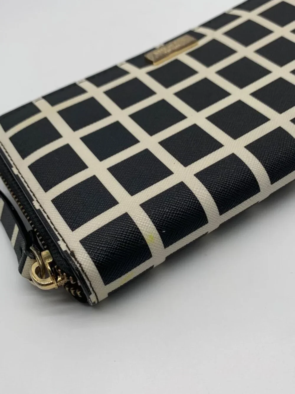 Kate Spade Black & White Saffiano Leather Neda Laurel Way Wallet